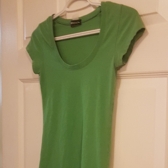 π Seductions Green U neck shirt - Picture 2 of 6
